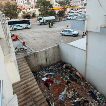 Mersin'de Mahalledeki Pislik Sorunu
