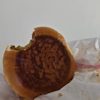 Yanık Hamburger Ve Yanlış Soslar: Kalitesiz Hizmet