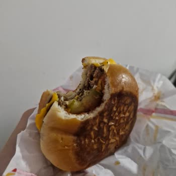 Yanık Hamburger Ve Yanlış Soslar: Kalitesiz Hizmet