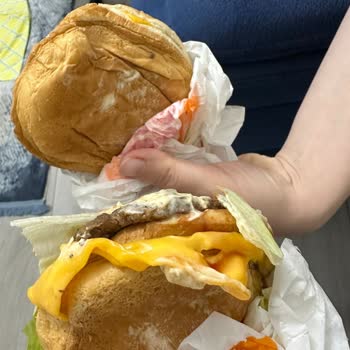Bayat Burger Ve Yetersiz Müşteri Hizmeti