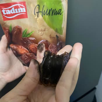 Tadım Hurmanın İçindeki Şaşırtıcı Siyahlık