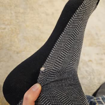 Delik Deşik Çoraplar: LCW'den Hayal Kırıklığı