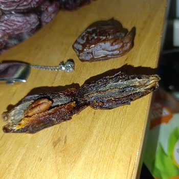 BİM'den Alınan Simbat Hurma Kurtlu Çıktı, Paramızla Rezil Oluyoruz