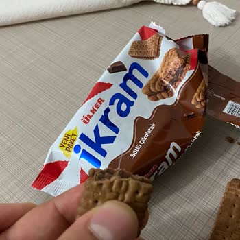 Ülker İkram Bisküvi İçinden Plastik Madde Çıkması