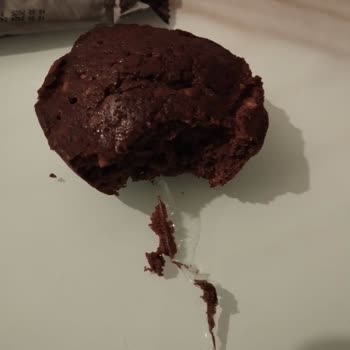 BİM Market'te Casey Kek İçinden Çıkan Naylon Poşet Şoku