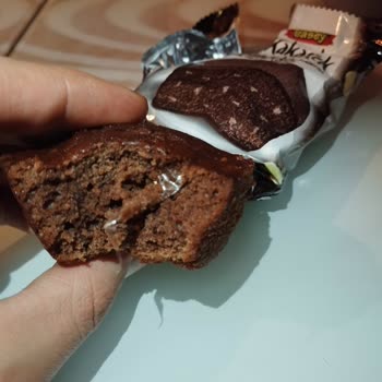 BİM Market'te Casey Kek İçinden Çıkan Naylon Poşet Şoku