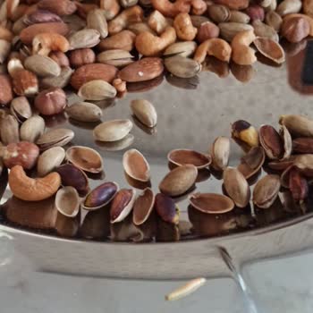 Kurtlu Antep Fıstığı Ve İlgisiz Müşteri Hizmetleri