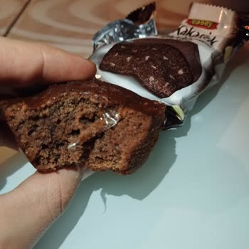 Kek İçinde Bulunan Plastik Madde Şoku