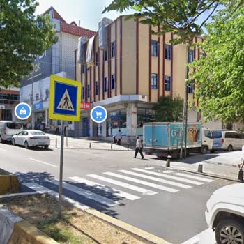 Taxi Driver Drove Aggressively Toward Me on Pedestrian Crosswalk in Istanbul