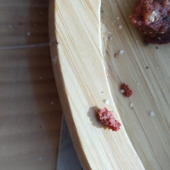 Kıl Dolu Sucuk Ve Küflü Peynir Şoku