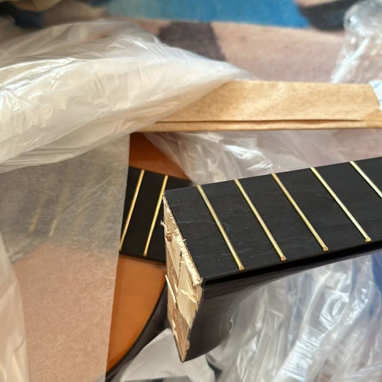 Kırık Gitar Ve Eksik Ürün: D&R'dan Memnuniyetsizlik