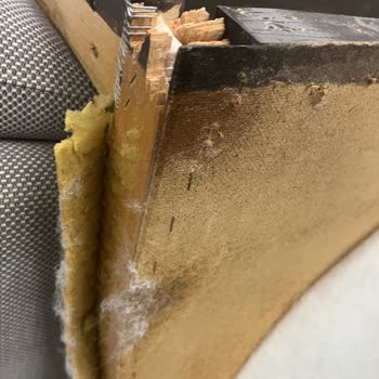 Kırık Sandalye Ve Yetersiz Müşteri Hizmetleri