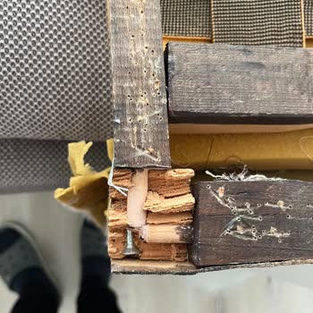 Kırık Sandalye Ve Yetersiz Müşteri Hizmetleri