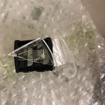 Yves Rocher Order Arrived with Broken Sharpener – No Response from ...