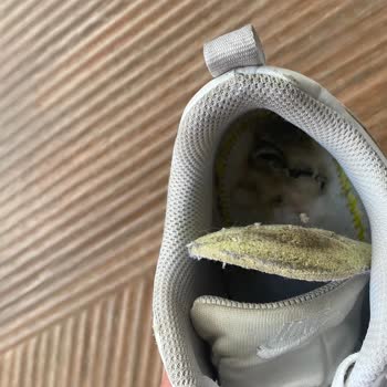 FLO'dan Aldığım Nike Ayakkabının Taban Sorunu