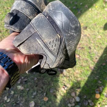 Kargom Bahçeye Atıldı Ve Köpek Tarafından Parçalandı