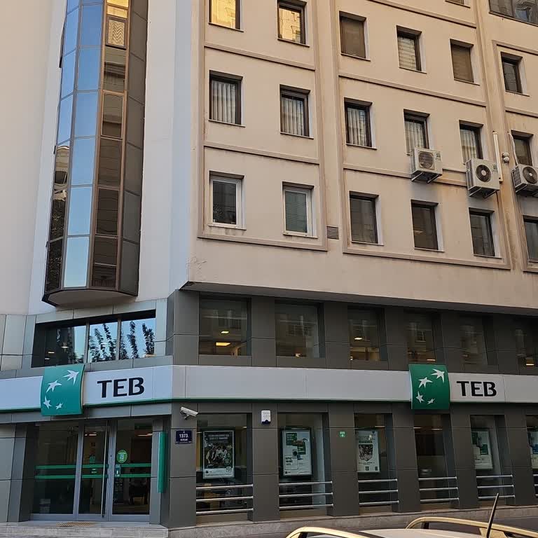 Montrö Şubesi'nde Uzun Bekleyiş Ve Yanlış İşlemler