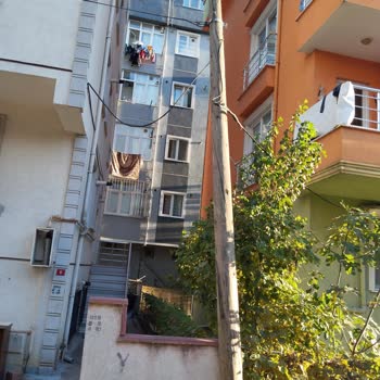Tehlike Saçan Altyapı Direği İçin Çözüm Bekleniyor