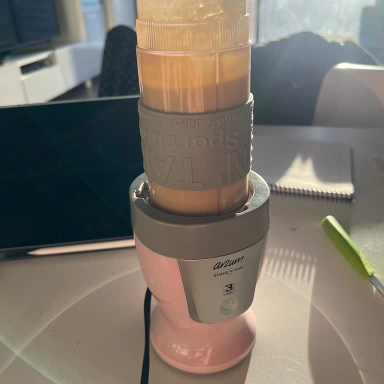 Blender Kapağı Sıkıştı İçecek Ziyan Oldu