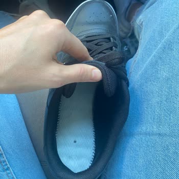 Reebok Ayakkabının Tabanı Yok Şaşkınlık Ve İletişim Sorunu