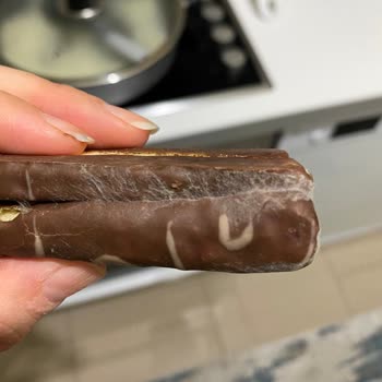 Tüylenmiş Kekler: Ülker Alpella'da Kalite Sorunu