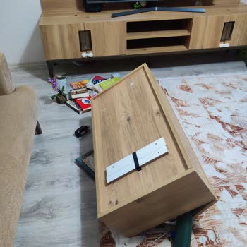Tehlikeli Montaj: Enza Home TV Ünitesi Kazası
