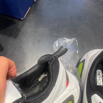 Skechers Ayakkabı 2 Ayda Delindi Ve Nasır Yaptı