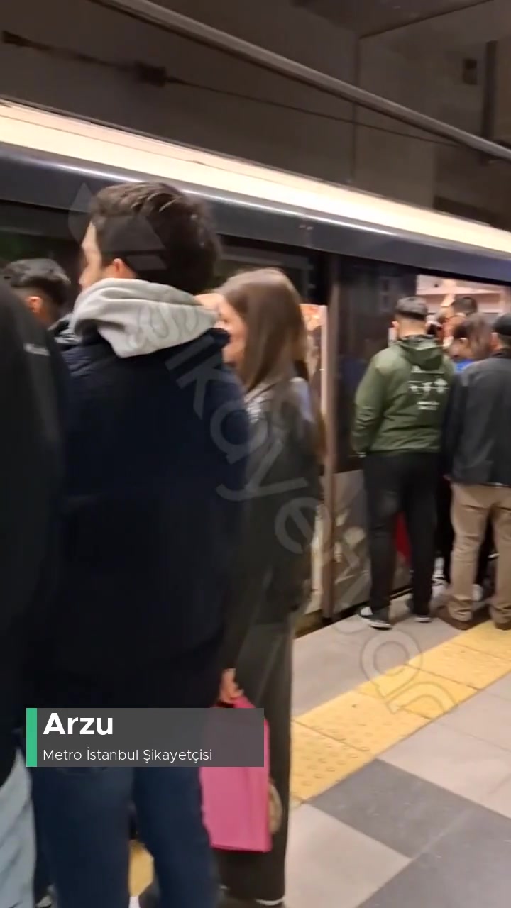 İzdiham Bakırköy - Kayaşehir Metro videonun kapak resmi