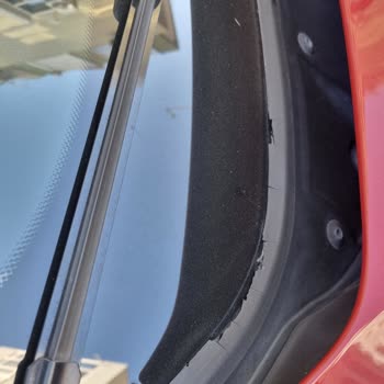 BMW 328i Ön Cam Fitil Sorunu: Kronik Problem Mi?