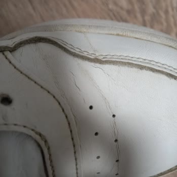 Adidas Ayakkabıda Erken Çatlama Sorunu