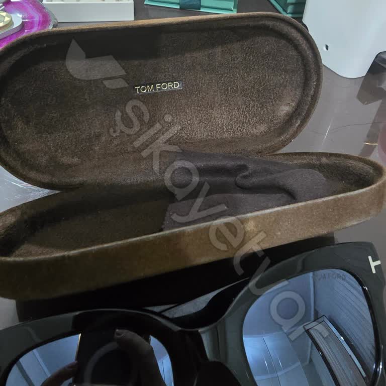 Tom Ford Eyeglass Case Not Provided Despite Customer Service Assurance