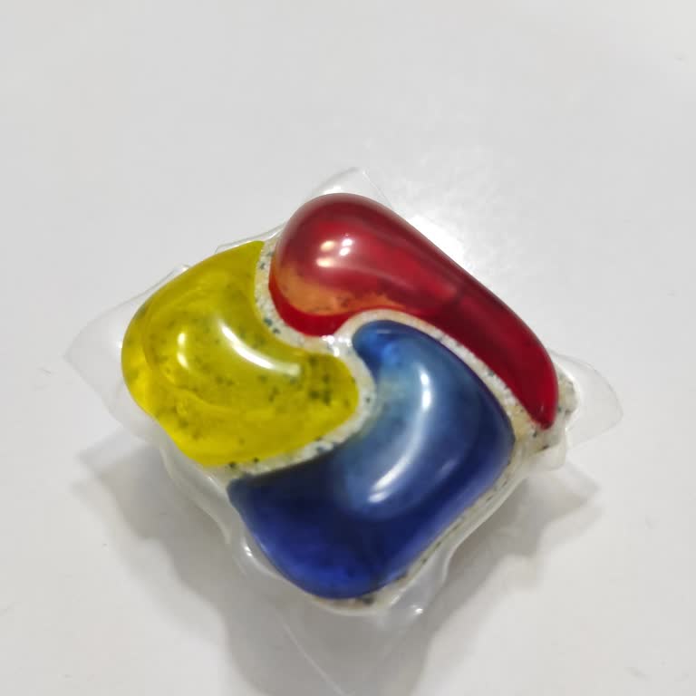 Fairy Platinum Plus Tablets Leave Strong Scent and Taste on Dishes