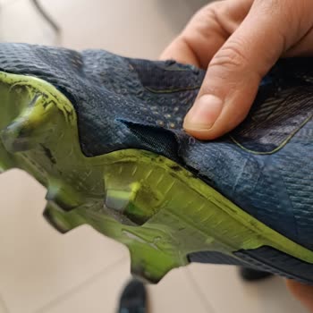 Puma Krampon: Yırtık Ve Cevapsız Bekleyiş