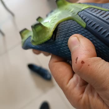 Puma Krampon: Yırtık Ve Cevapsız Bekleyiş