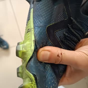 Puma Krampon: Yırtık Ve Cevapsız Bekleyiş