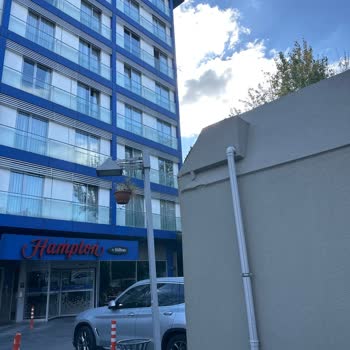 Hilton Ataköy'de Şarj İstasyonu Sorunu Ve Saygısız Hizmet