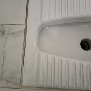 Vitra Tuvalet Taşındaki Gölgelenme Ve Kararmalar