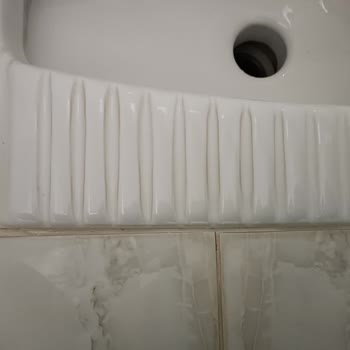 Vitra Tuvalet Taşındaki Gölgelenme Ve Kararmalar