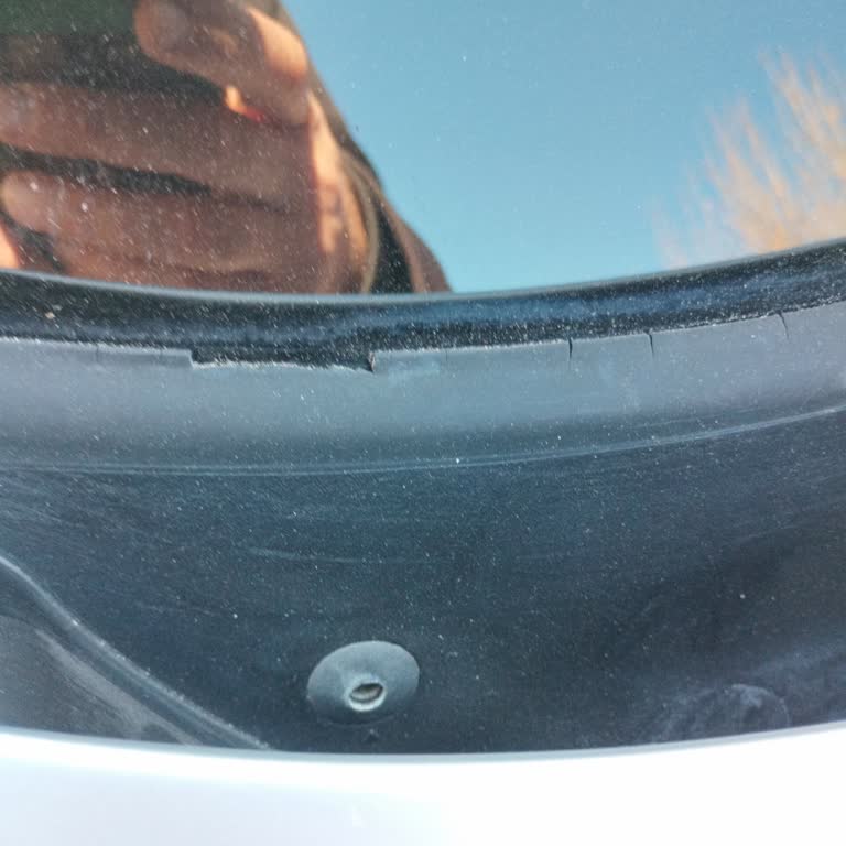 BMW 1.18i Ön Cam Fitilindeki Çatlaklar Ve Kalite Sorunu