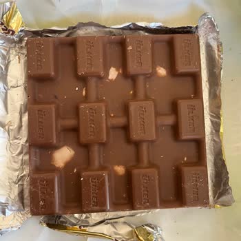 Küflü Çikolata Şoku: Ülker Antep Fıstıklı