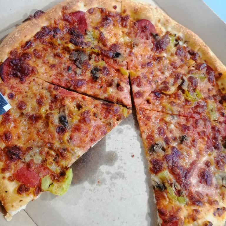 Pizza Hut'tan Beklenmedik Eksik Malzemeli Ve Kuru Pizza