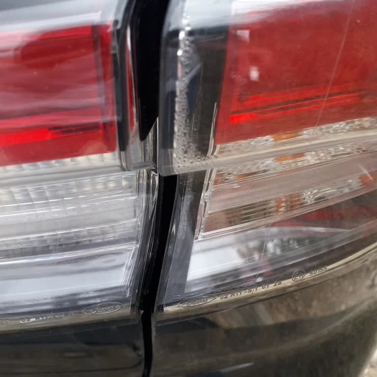 Ford Kuga'nın Arka Far Sorunu