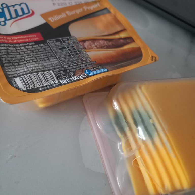 Migros Sanal'dan Küflü Peynir Şoku!
