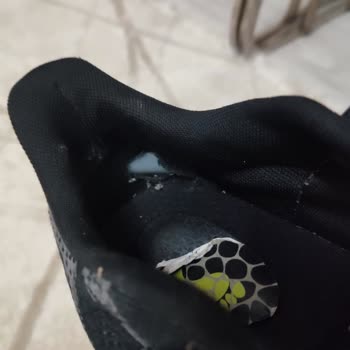 On Yaşındaki Çocuğun Ayakkabıları 6 Ayda Yırtıldı, Garanti Reddedildi