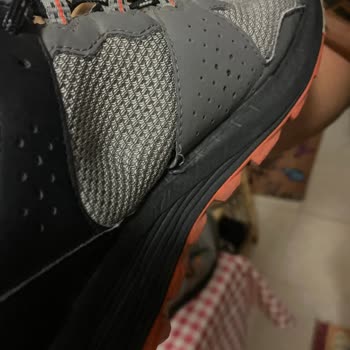 Merrell Ayakkabının 8 Ayda Dikişleri Söküldü Ve Yıprandı