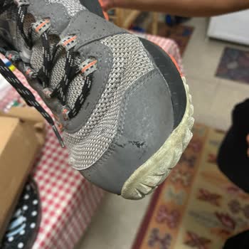 Merrell Ayakkabının 8 Ayda Dikişleri Söküldü Ve Yıprandı