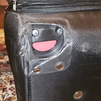 Kırık Valiz Ve Geciken Teslimat