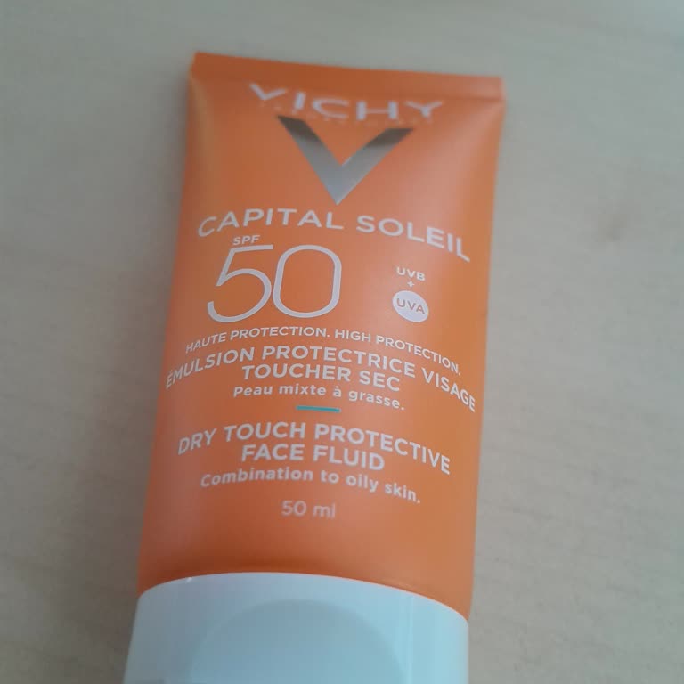 Vichy Sunscreen Peeling and Causing Irritation After Purchase in Discount Campaign