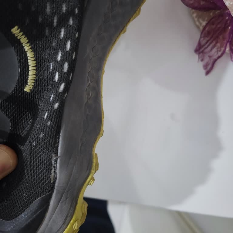 Under Armour Shoes’ Sole Separation – Disappointing Quality and Poor Resolution