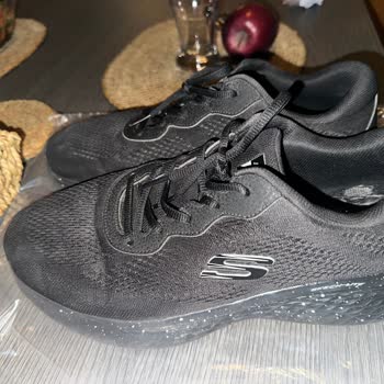 Skechers Ayakkabının İç Kısmında 4 Ayda Yırtıklar Oluştu